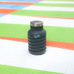 20oz que Bottle Metallic Charcoal