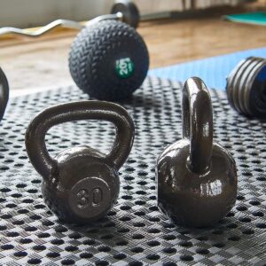 Everyday Essentials 30 Pound Full Body Fitness Exercise Strength Training Free Weight Kettlebell Weight Equipment for Home and Gym Workouts
