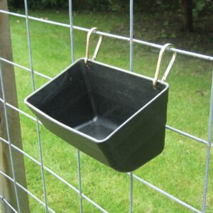 Little Giant FF11RED 4.5 Quart Heavy Duty Plastic Feed Trough Bucket Fence Feeder with Clips for Livestock & Pets, Black