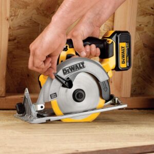 DEWALT 20-Volt MAX Cordless 6-1/2 in. Circular Saw with (1) 20-Volt Battery 3.0Ah