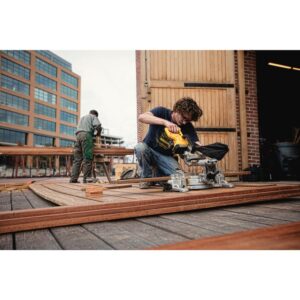 DEWALT 20-Volt MAX Cordless 7-1/4 in. Sliding Miter Saw with (1) 20-Volt Battery 4.0Ah & Oscillating Tool