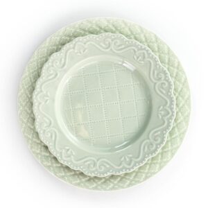 Gibson Home Quilted Eyelet 16-Piece Round Light Grey Fine Ceramic Dinnerware Set (Service for 4)