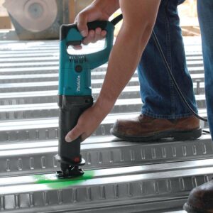 Makita 11 Amp Corded Variable Speed Reciprocating Saw With Wood Cutting Blade, Metal Cutting Blade and Hard Case, no lock-on