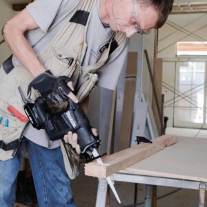 Makita 18-Volt LXT Lithium-Ion Sub-Compact Brushless Cordless Recipro Saw Kit (2.0 Ah)
