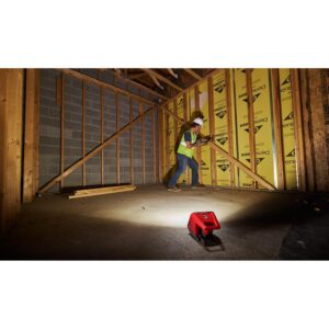 Milwaukee M12 12-Volt Lithium-Ion Cordless 1000-Lumen Rover LED Compact Flood Light with M12 2.0Ah Battery