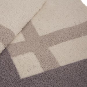 Glitzhome 60 in. L x 50 in. W, 1050g Knitted Polyester Geometric Pattern Feather Yarn Throw Blanket